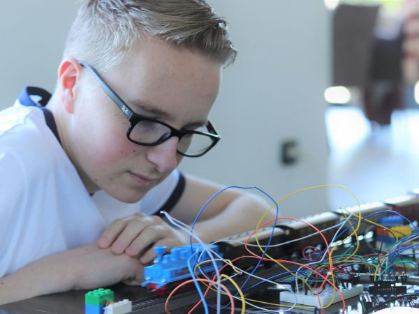 Παιχνίδια που κρατούν τα παιδιά δημιουργικά στο σπίτι