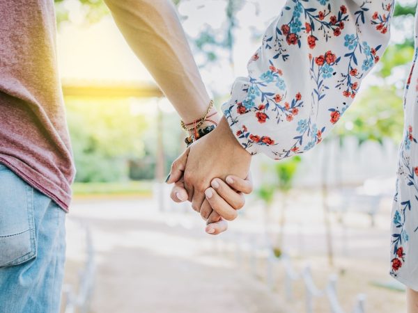 Τι είναι ο κανόνας 2-2-2 για τον γάμο; Και γιατί πρέπει να τον υιοθετήσετε στη σχέση σας