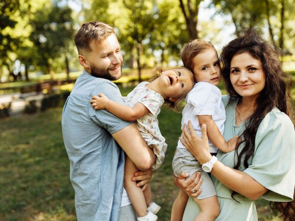 Γονεϊκότητα και γάμος: 5 τρόποι να κρατήσετε ζωντανή τη σχέση σας μέσα στην οικογένεια