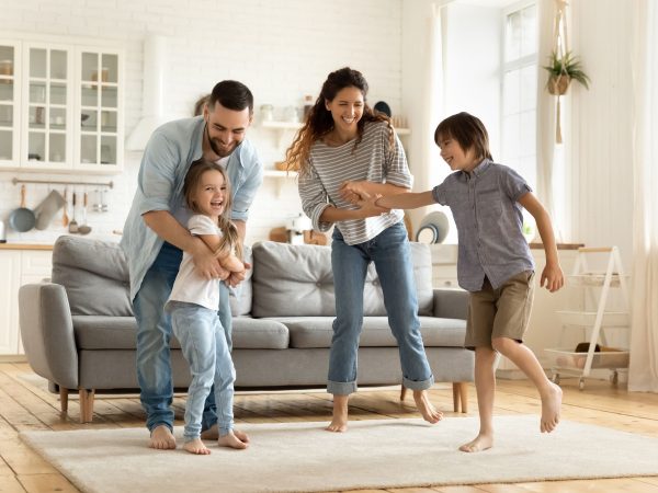 Γονεϊκότητα: Πότε γίνεται πιο εύκολη; Η ψυχολόγος εξηγεί