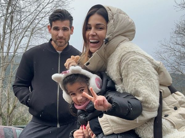 Η Ελένη Χατζίδου «λιώνει» βλέποντας την κόρη της να διαβάζει