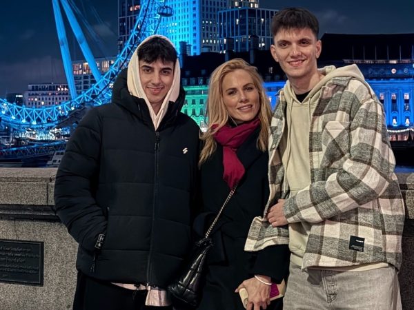 Ντορέττα Παπαδημητρίου: Η Ελληνίδα μάνα φωτογραφίζει τα παιδιά της στο Λονδίνο