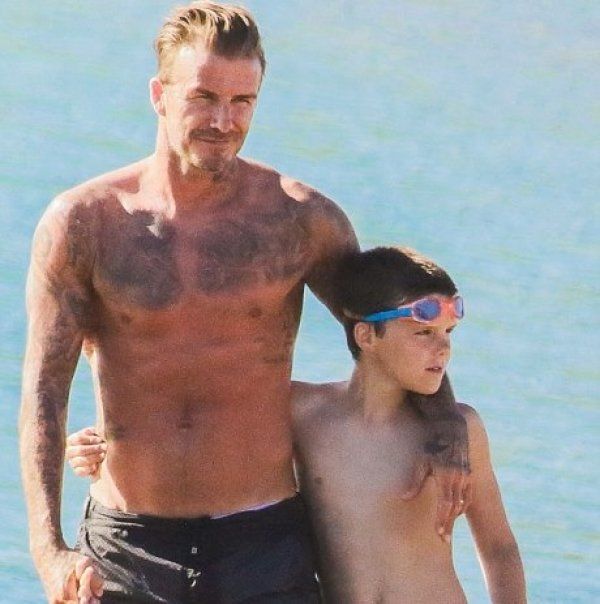 Οι νέες φωτογραφίες των Beckhams από την Ελλάδα και η αλλαγή στην εμφάνιση της Victoria