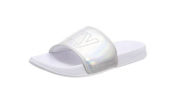 Superdry pool slides: Η τελευταία λέξη της μόδας για την παραλία