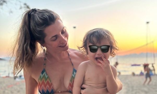 Η Βασιλική Τρουφάκου μας εύχεται για τον Δεκαπενταύγουστο με τις πιο γλυκιές φωτογραφίες