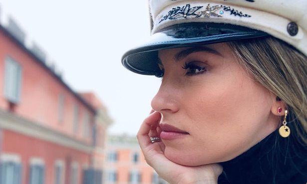 Η Αθηνά Οικονομάκου μας δείχνει πώς να είμαστε σέξι, ακόμη και αυτές τις κρύες μέρες