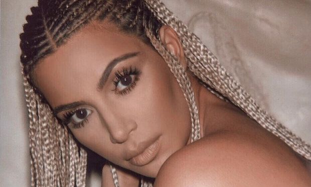 Η Kim Kardashian ξανά στην παραλία, μετά το «σκάνδαλο» με την κυτταρίτιδα