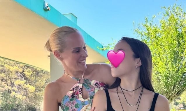 Η Έλενα Ασημακοπούλου αγκαλιά με την κόρη της στην τελετή αποφοίτησης - Το μήνυμα που μας συγκίνησε