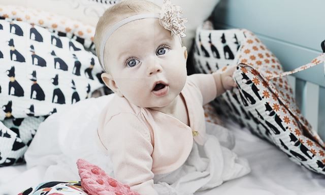 Μαξιλαράκι παιχνίδι: Ηρεμεί και νανουρίζει τα παιδιά