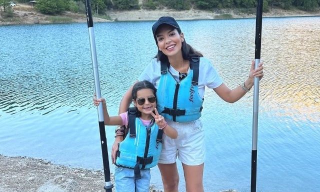 Η Νικολέττα Ράλλη και η κόρη της έκαναν κανό και έζησαν μια αξέχαστη εμπειρία στη φύση