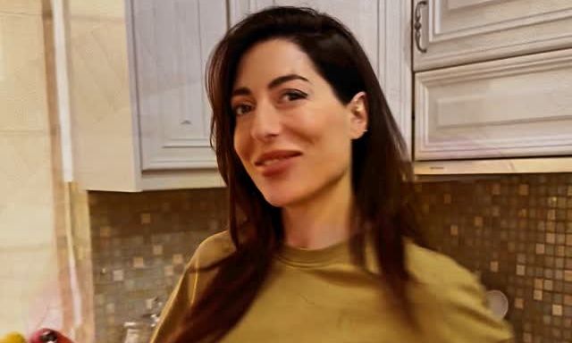 Η Φλορίντα Πετρουτσέλι έδειξε το εύκολο γιορτινό χτένισμα που μπορείτε να φτιάξετε στις κόρες σας