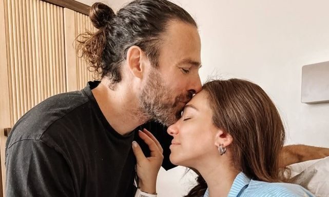 Ευρυδίκη Βαλαβάνη - Γρηγόρης Μόργκαν: Η πρώτη οικογενειακή βόλτα στην θάλασσα με τον γιο τους