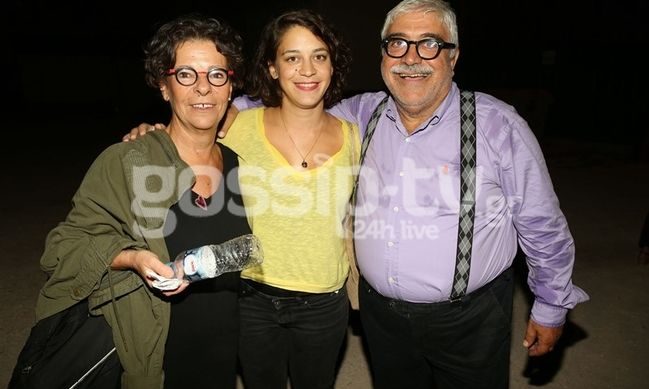 Happy family! O Δ. Πιατάς φωτογραφίζεται με τη γυναίκα του και την κόρη του