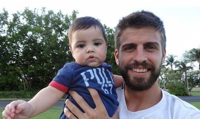 Δείτε τον χαζομπαμπά Pique να παίζει με τον Milan (photos)!