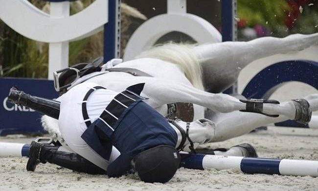 Η Αθηνά Ωνάση τραυματίστηκε μετά από πτώση με το άλογό της σε αγώνες (φωτό&βίντεο)