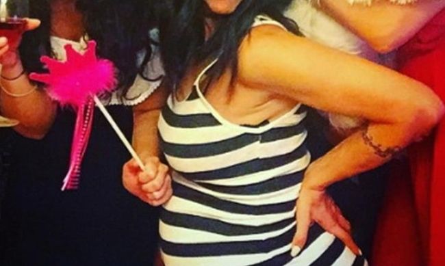 Γεννά Ελληνίδα τραγουδίστρια - Έκανε to baby shower (φωτό)