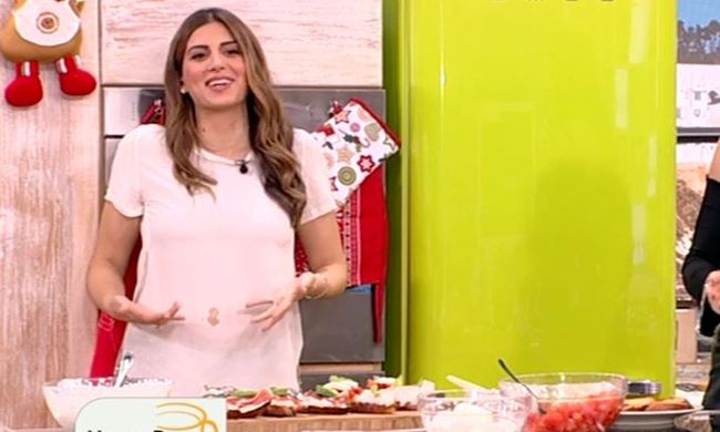 Σταματίνα Τσιμτσιλή: Οι λιγούρες και ο… λεκές: «Παιδιά ο όγκος της κοιλιάς μου…»