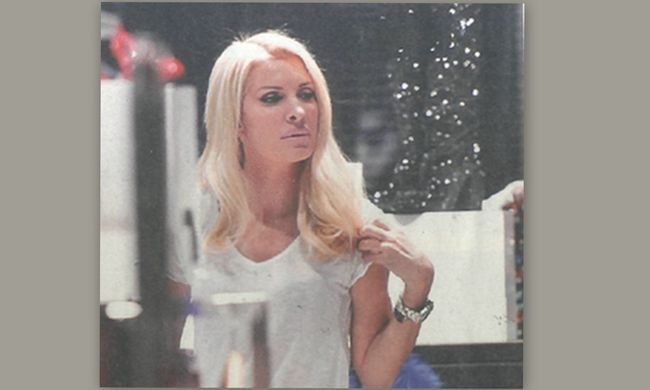 Ελένη Μενεγάκη: Για ψώνια με τις κόρες της (pics)