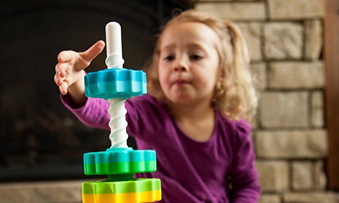 Διασκεδαστικό παιχνίδι δράσης: Στόχος ξύλινο παιχνίδι με κρίκους σε ζωάκια