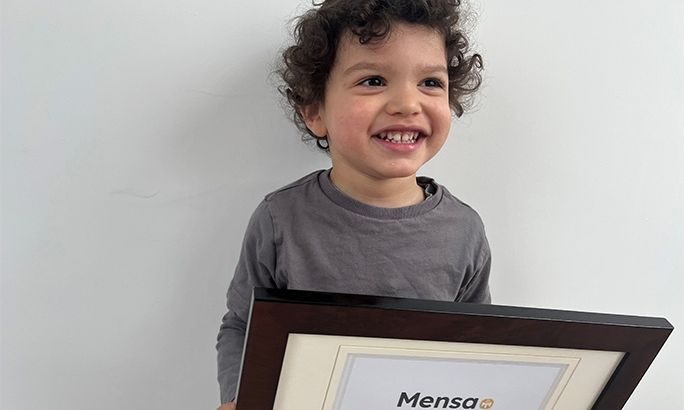 Αγοράκι 2 ετών εντυπωσιάζει με τον δείκτη νοημοσύνης του - Είναι το νεότερο μέλος της Mensa