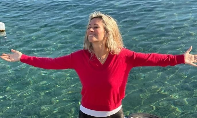 Άριελ Κωνσταντινίδη: Οι πρώτες φωτογραφίες με τη νεογέννητη κόρη της από το μαιευτήριο