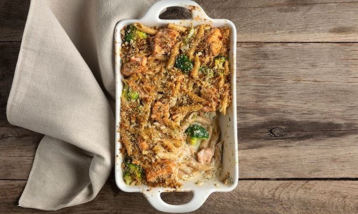 Πεντανόστιμες πένες ολικής με σολομό και μπρόκολο