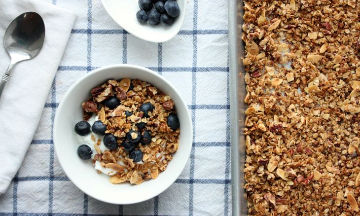 Πανεύκολη σπιτική granola με maple syrup