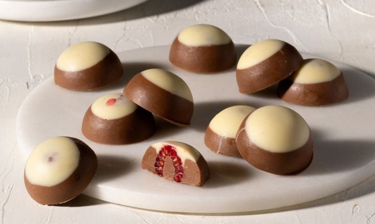 Σοκολατένιες μπουκίτσες με παγωμένα raspberries