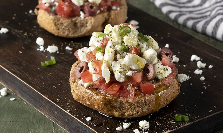 Κρητικός ντάκος από τον Άκη Πετρετζίκη