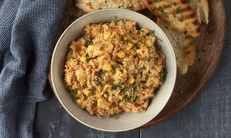 Κλασική τονοσαλάτα από τον Άκη Πετρετζίκη