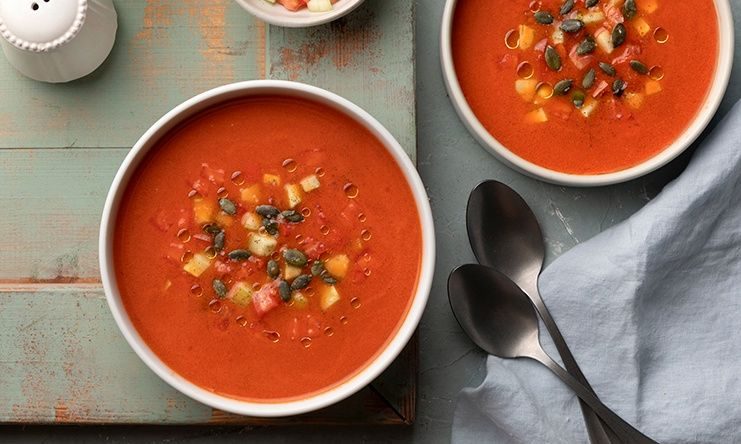 Δροσιστική σούπα gazpacho κόκκινης πιπεριάς