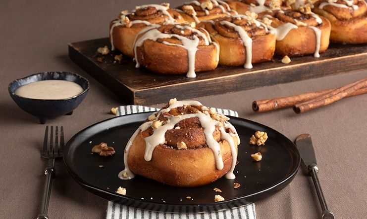 Cinnamon rolls με γεύση μελομακάρονο