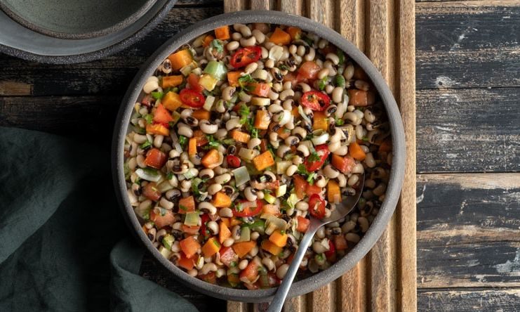 Τι να μαγειρέψω τη Μεγάλη Παρασκευή: Σαλάτα με μαυρομάτικα φασόλια από τον Άκη