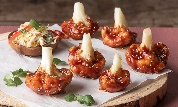 Τραγανά wings από κουνουπίδι με σαλάτα coleslaw