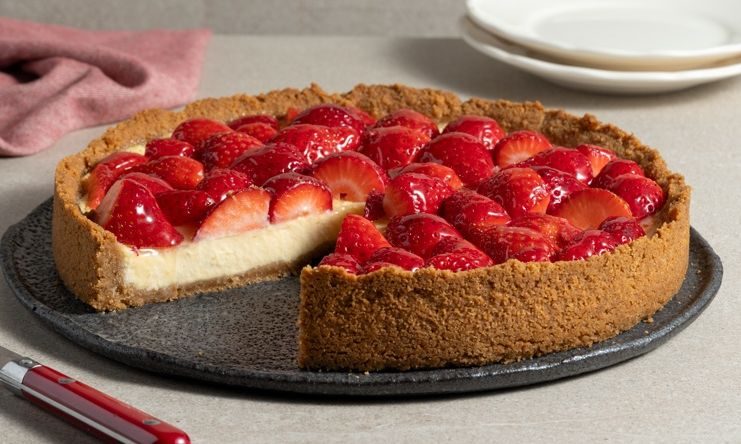 Εύκολη τάρτα με φράουλες και τραγανή βάση - Κλασική κι αγαπημένη συνταγή