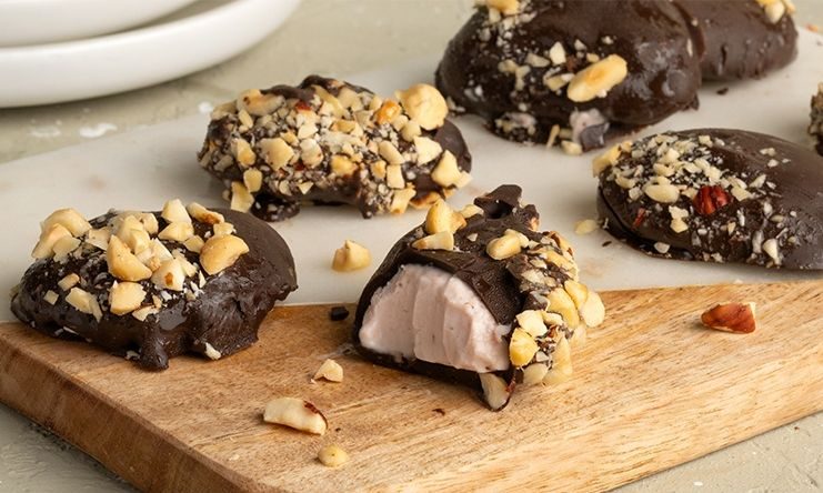 Παγωτίνια με γιαούρτι και φράουλα - Έτοιμα σε 10 λεπτά