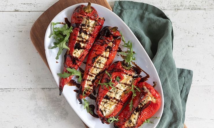 Πιπεριές γεμιστές με τυρί - Ο απόλυτος μεζές για κάθε περίσταση