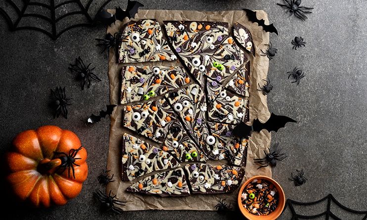 Halloween chocolate bark με λίγα υλικά