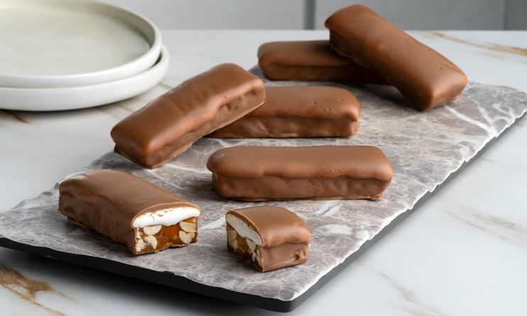Σπιτικές σοκολατένιες μπάρες με φιστίκια και καραμέλα