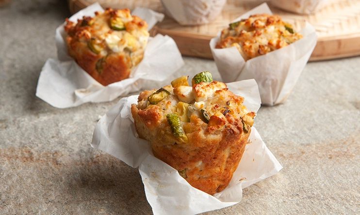 Θέλετε κάτι γρήγορο; Φτιάξτε αλμυρά muffins με φέτα και κολοκυθάκια