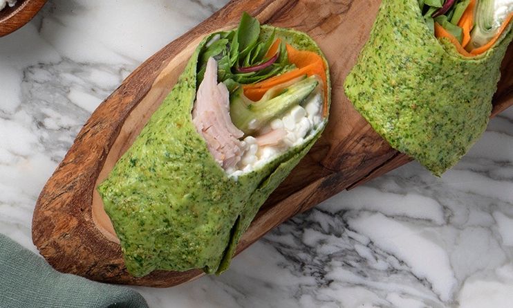 Σπιτικές τορτίγιες από σπανάκι με γαλοπούλα και τυρί cottage