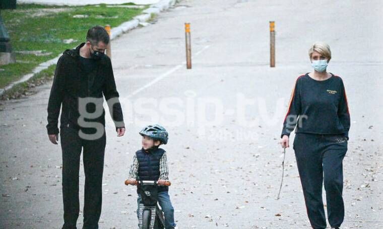 Η οικογενειακή βόλτα στο Ζάππειο και η αδυνατισμένη Σία Κοσιώνη με φόρμες που ζηλέψαμε!