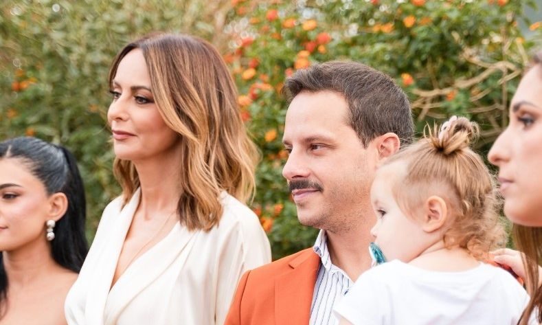 «Η καλύτερη νονά του κόσμου»: Η Μπέττυ Μαγγίρα αγκαλιά με την βαφτιστήρα της, Αριάδνη Μακαλιά