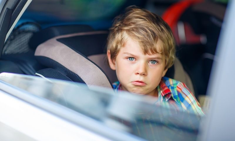 Παιδί στη θέση του συνοδηγού: Ο θανάσιμος κίνδυνος για όσα είναι μέχρι 13 ετών