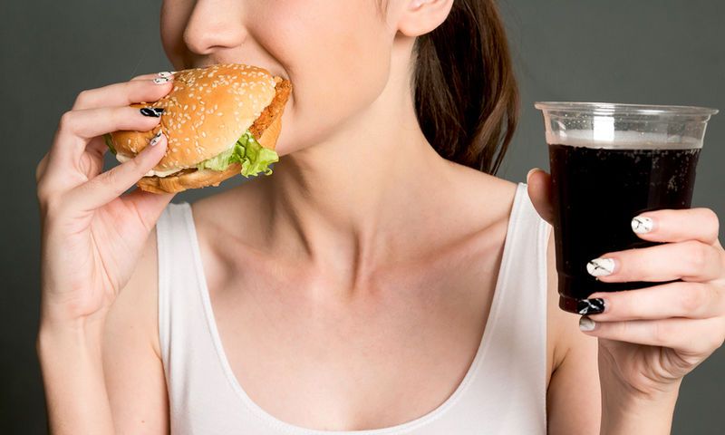 Διατροφή & γονιμότητα: Τι πρέπει να αποφεύγει μια γυναίκα