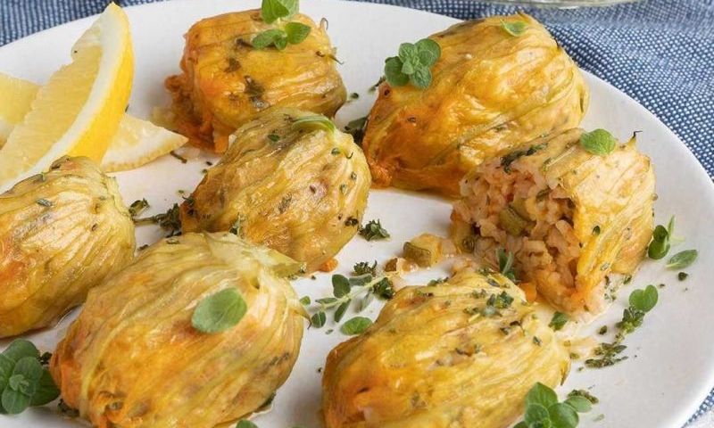 Κολοκυθοανθοί γεμιστοί από τον Άκη Πετρετζίκη