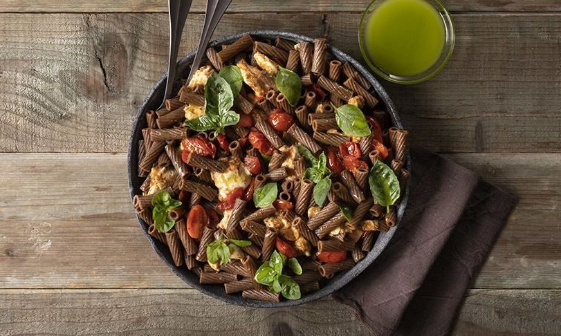 Μακαρονοσαλάτα Caprese ολικής άλεσης