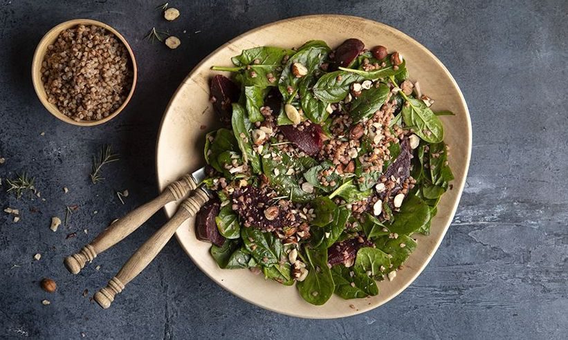 Υγιεινή σαλάτα με φαγόπυρο και παντζάρια - Σούπερ θρεπτική και νόστιμη