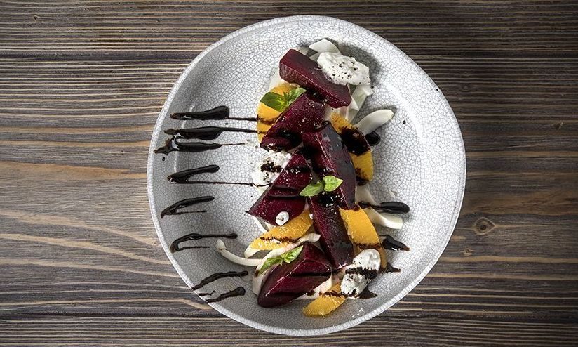 Νόστιμη σαλάτα με παντζάρια, φινόκιο και ρικότα από τον Άκη Πετρετζίκη