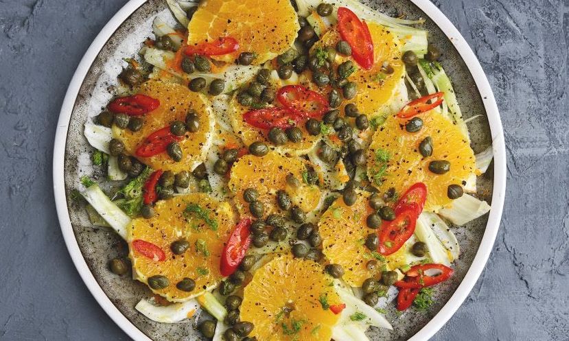 Δροσερή σαλάτα με φινόκιο, πορτοκάλι και κάππαρη